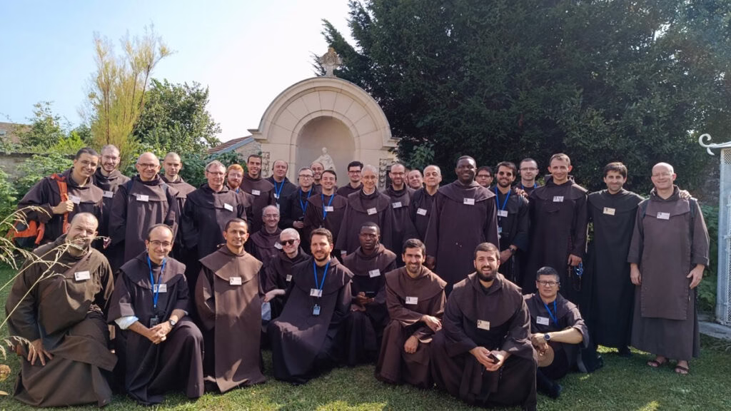 No coração de Santa Teresinha, jovens carmelitas aprofundam a vocação