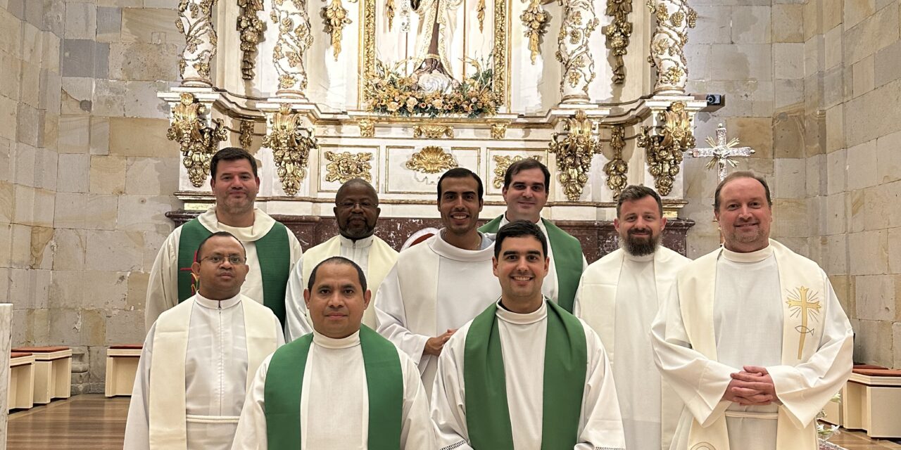 Fraternidade carmelita em Larrea: um encontro entre gerações e culturas